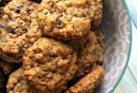 Soft-Baked Chewy Oatmeal Chocolate Chip Treats