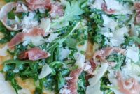 Peppery Arugula Prosciutto Pie