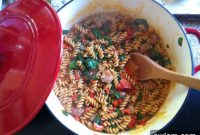One-Pan Sausage and Spinach Pasta