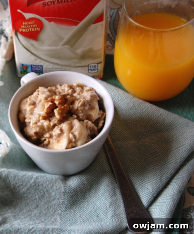 Creamy Banana Overnight Oats 2 Banana Overnight Oatmeal in a jar with banana slices