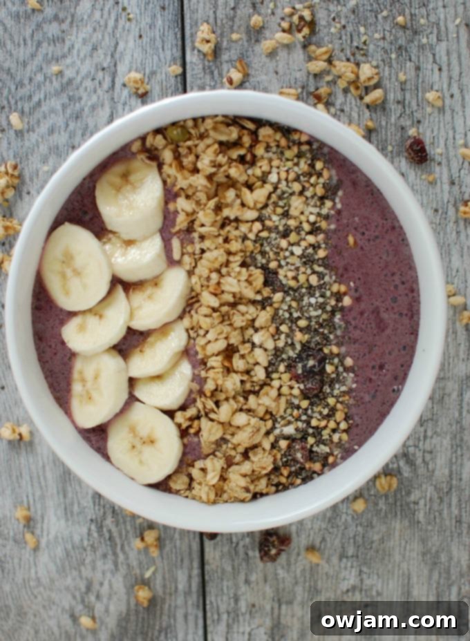 Superfood Smoothie Bowl - cleaneating