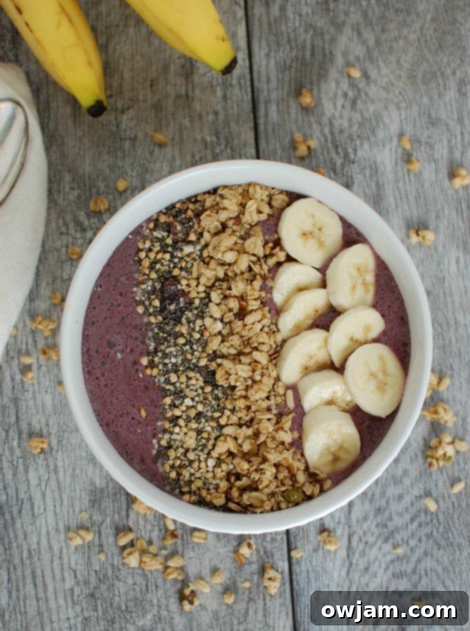 Superfood Smoothie Bowl - full of good stuff