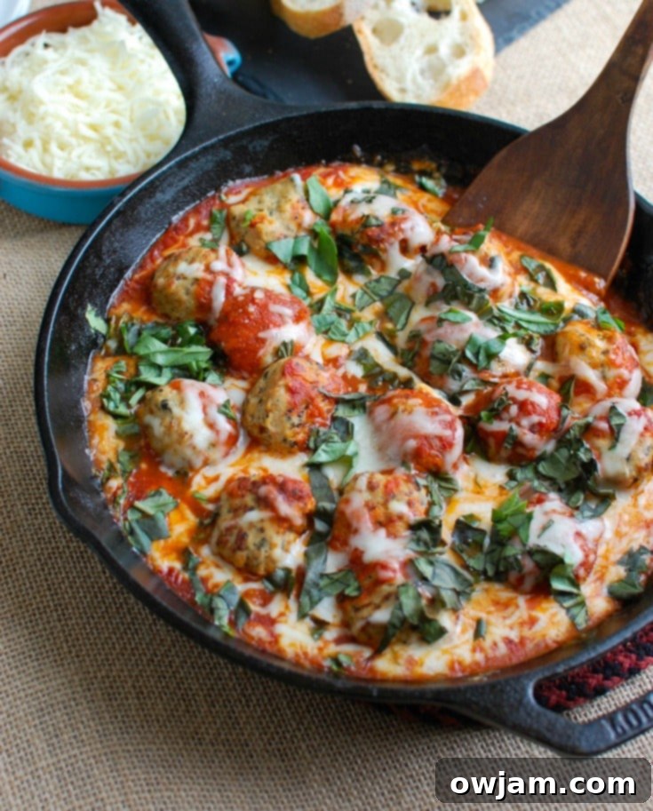 Cheesy Chicken and Broccoli Bake 10 Skillet Tomato Basil Meatballs, bubbling in rich tomato sauce, topped with melted Sargento® Shredded 6 Cheese Italian and fresh basil, served with crusty baguette slices.