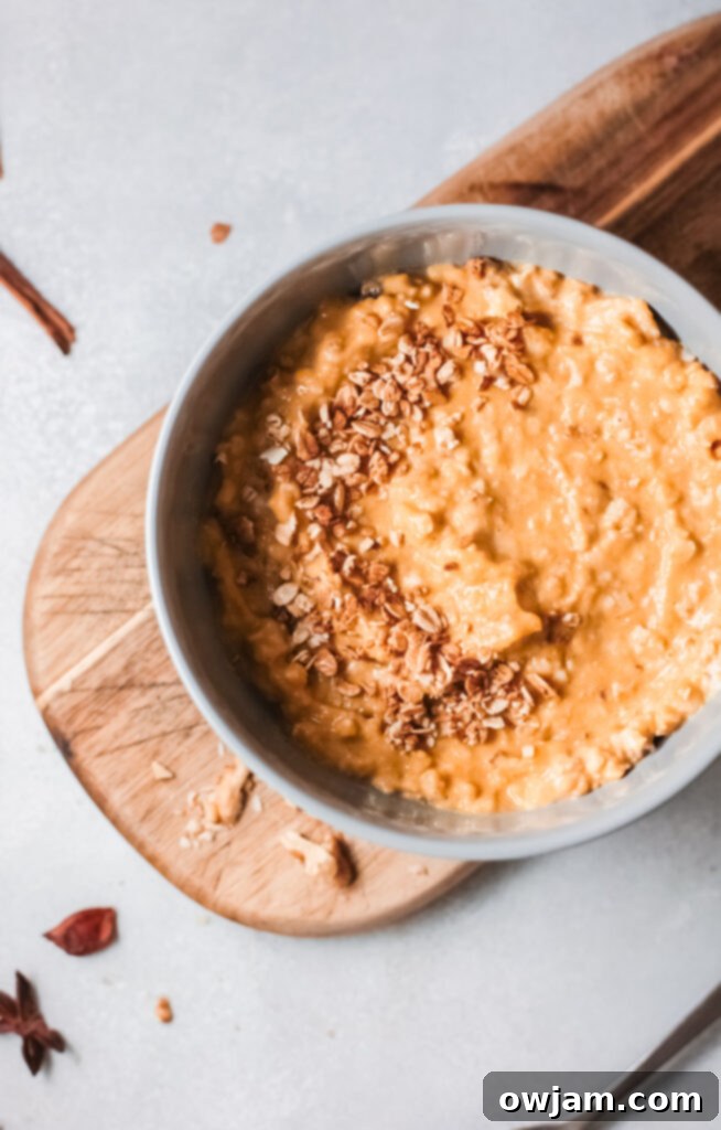 Easy Pumpkin Oatmeal in blue bowl
