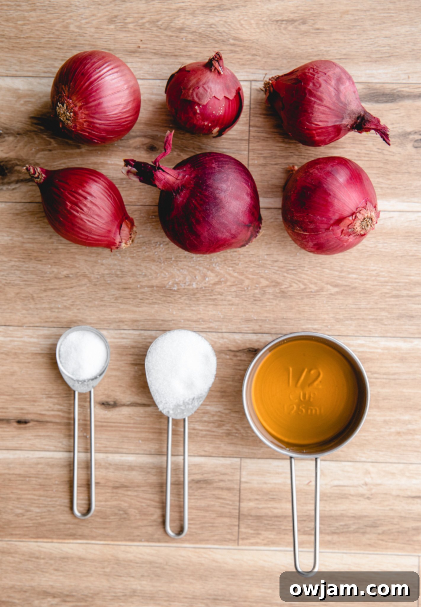 Quick Pickled Red Onions ingredients. 