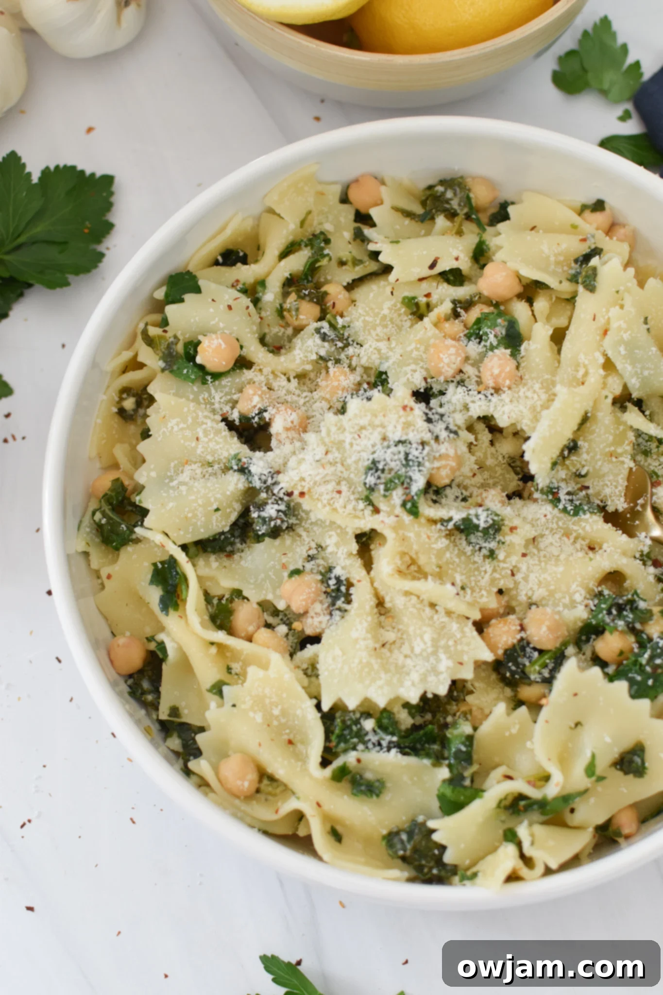 Cheesy Kale Pasta with chickpeas and kale. 