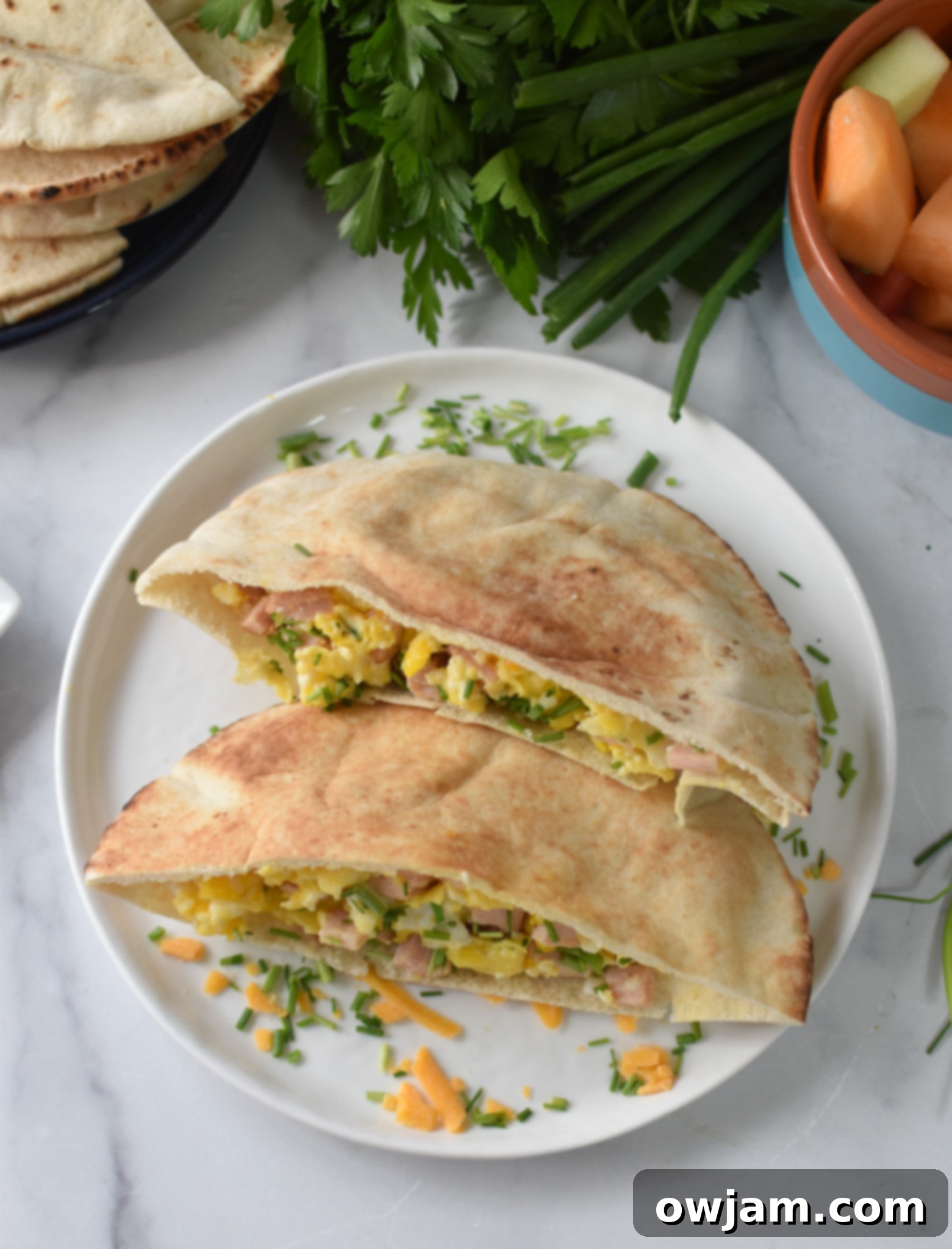 Breakfast Pita Recipe garnished with fresh chives, highlighting the vibrant green herbs on top.