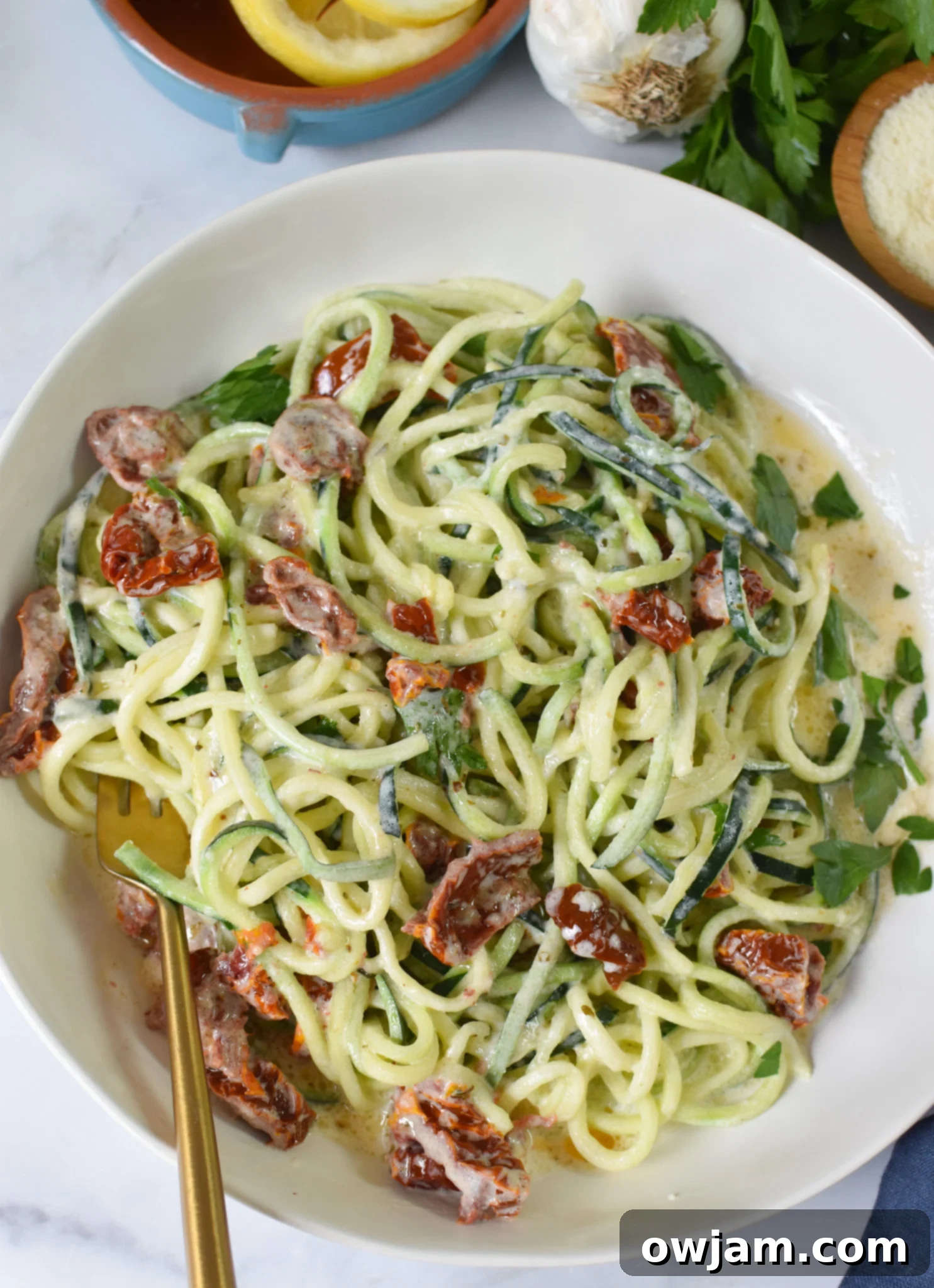 Alfredo Zoodles Recipe with sun-dried tomatoes. 