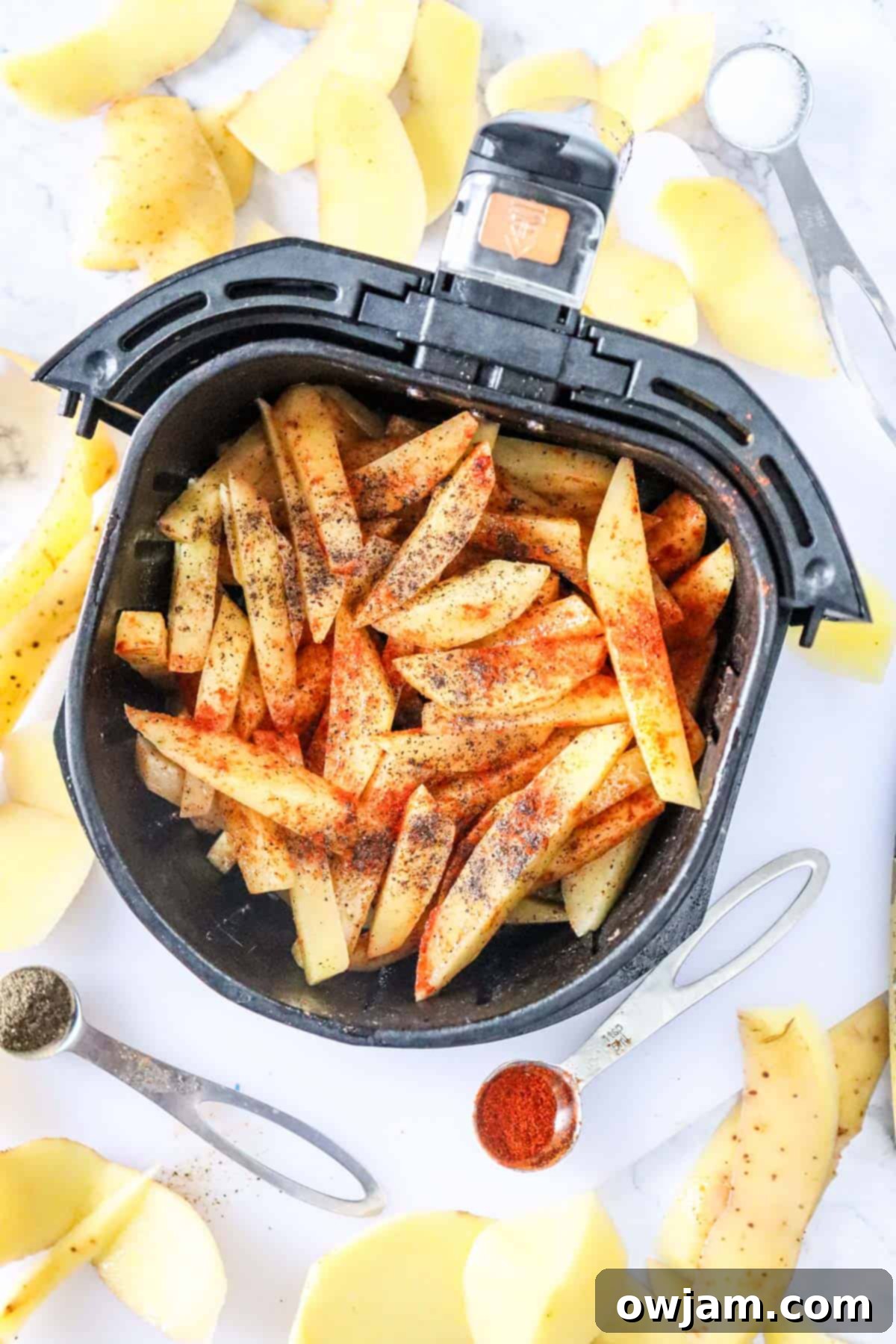 Ultimate Crispy Air Fryer French Fries 8 Air Fryer French Fries Recipe in an air fryer basket