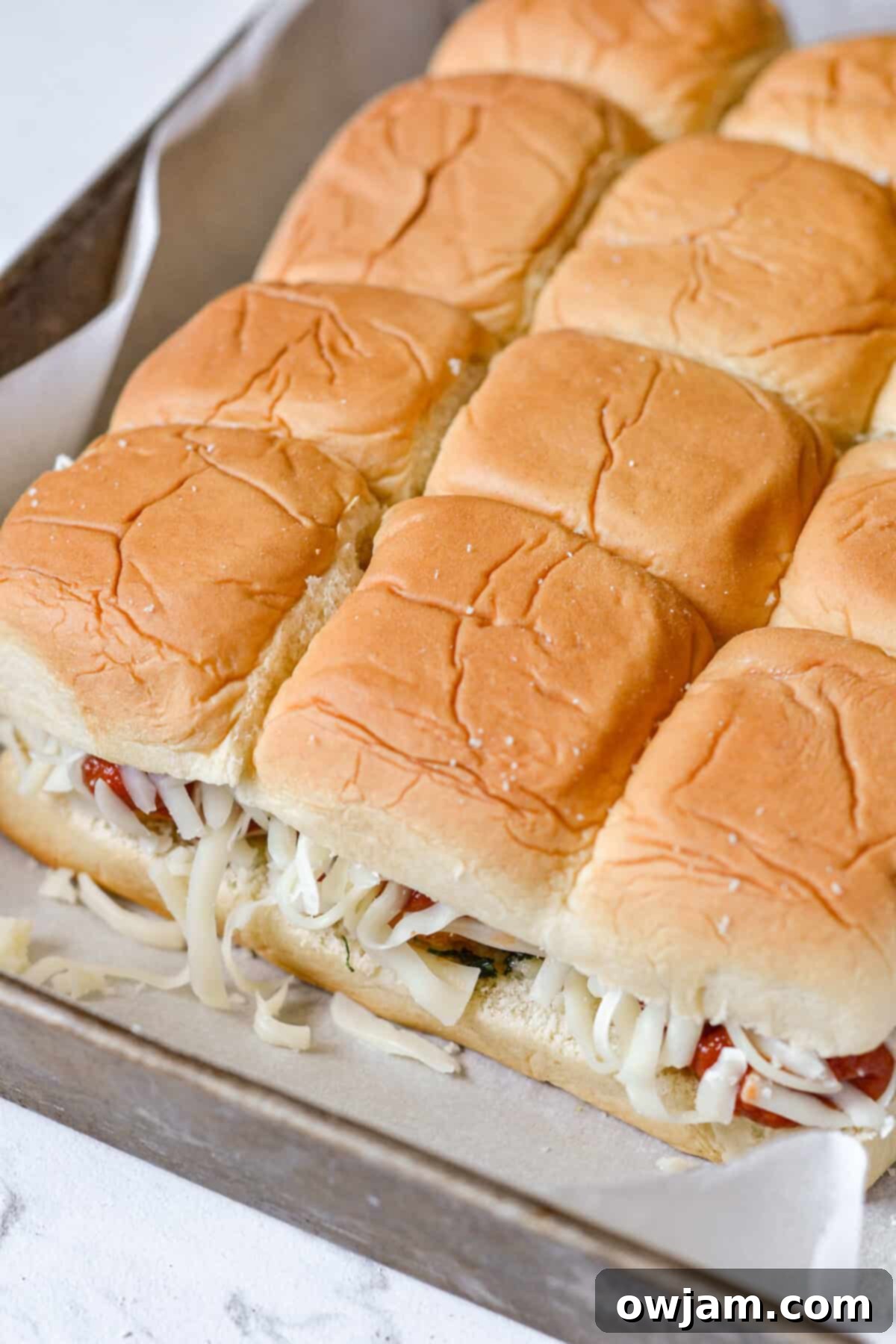 Speedy Chicken Parm Bites 11 Easy Chicken Parmesan Sliders buns on sliders